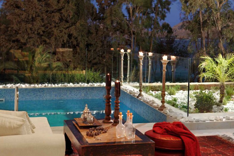 OUT OF THE BLUE RESORT (EXCLUSIVE RETREAT)