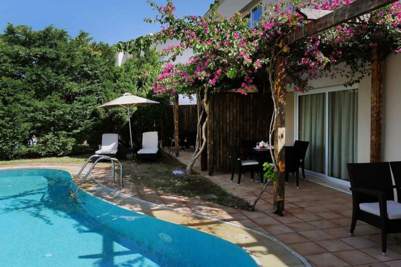 OUT OF THE BLUE RESORT (EXCLUSIVE RETREAT)