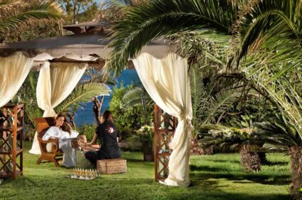 OUT OF THE BLUE RESORT (EXCLUSIVE RETREAT)