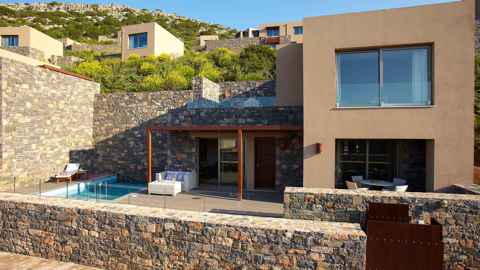 DAIOS COVE
