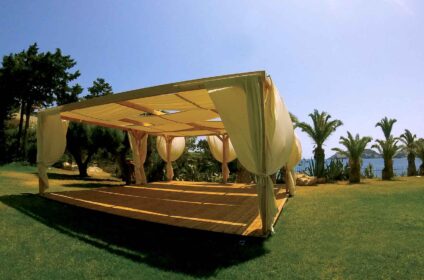 OUT OF THE BLUE RESORT (EXCLUSIVE RETREAT)