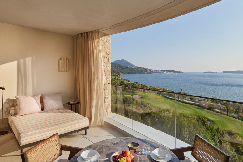 COSTA NAVARINO MANDARIN ORIENTAL