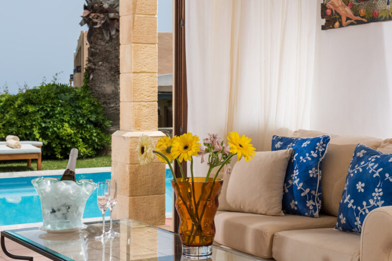 AQUILA RITHYMNA BEACH