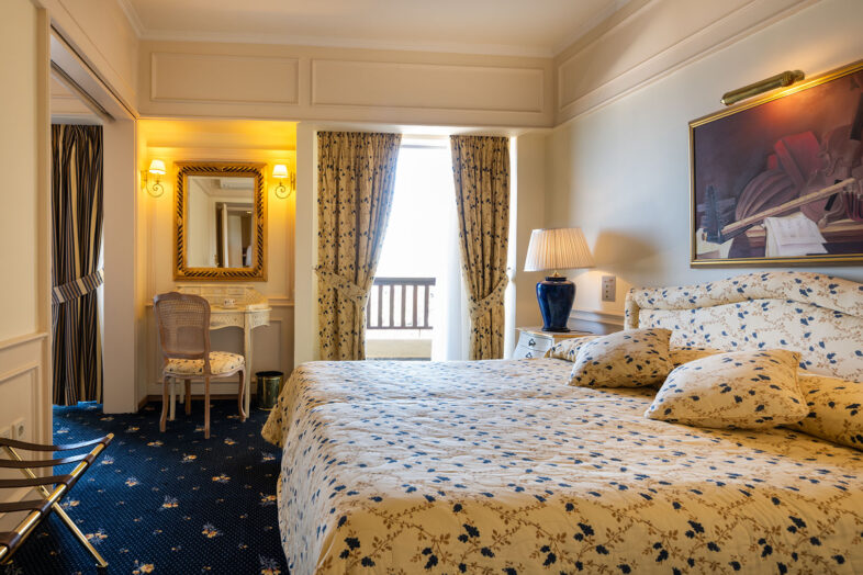 AQUILA RITHYMNA BEACH