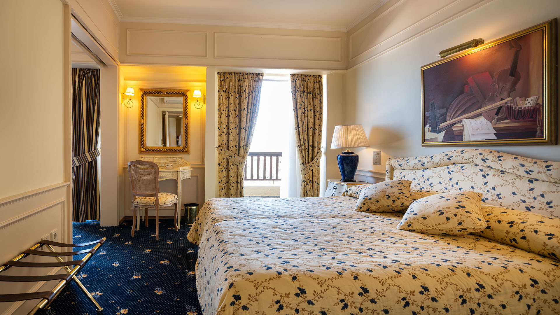 AQUILA RITHYMNA BEACH