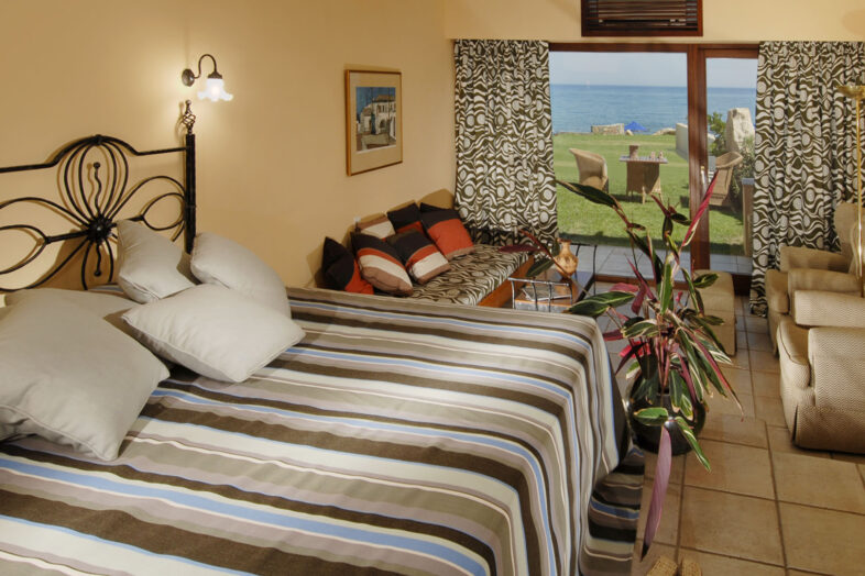 AQUILA RITHYMNA BEACH