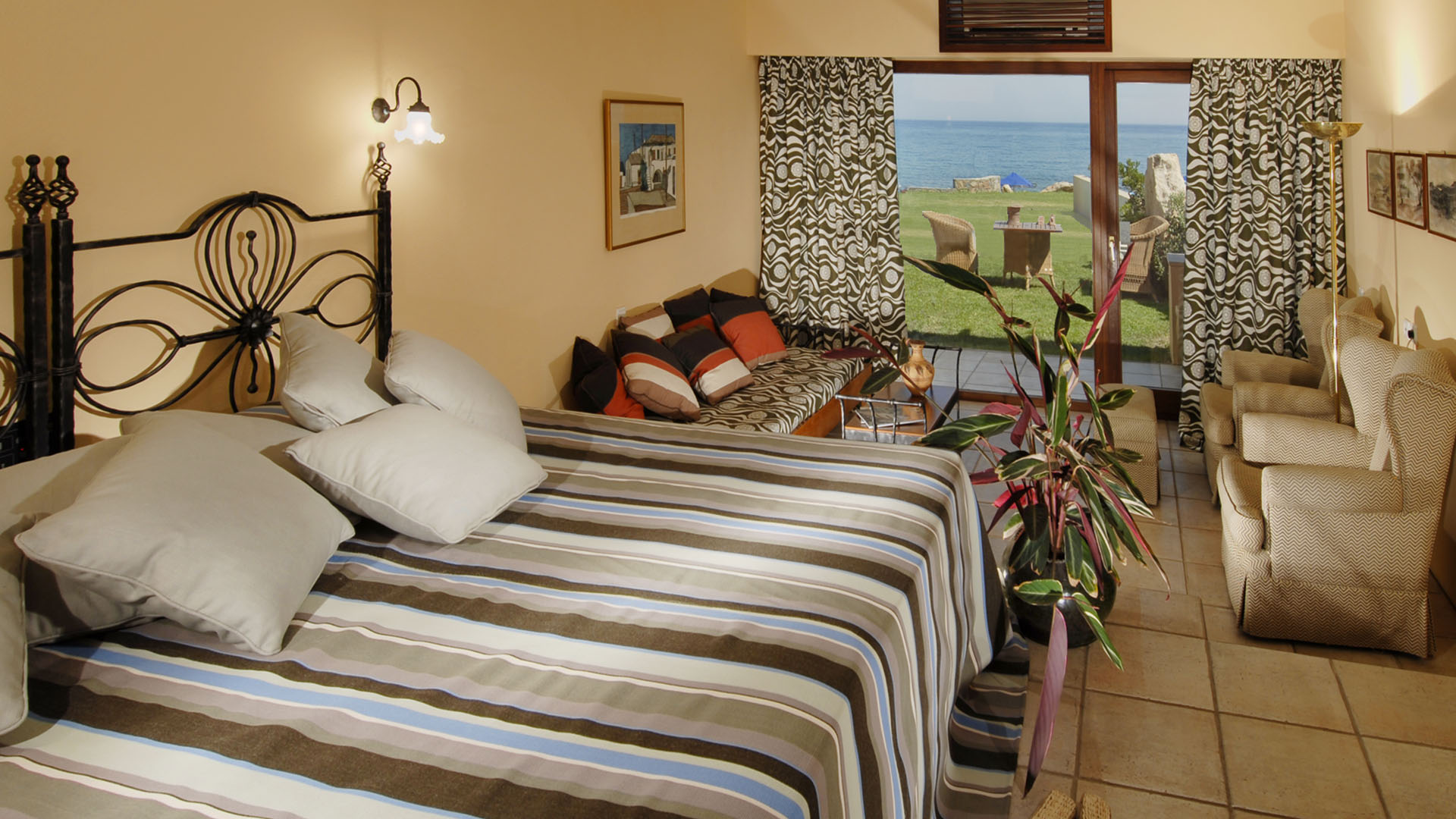 AQUILA RITHYMNA BEACH