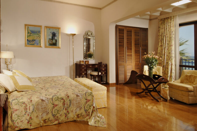 AQUILA RITHYMNA BEACH