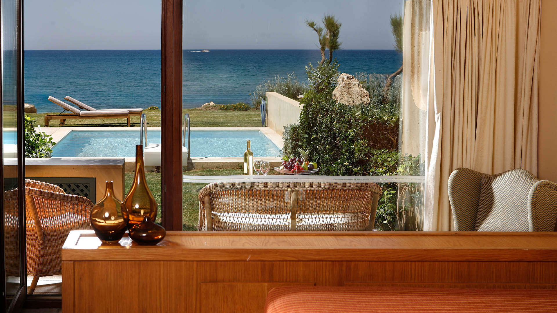 AQUILA RITHYMNA BEACH