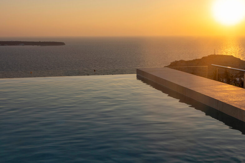 SANTO PURE OIA SUITES & VILLAS