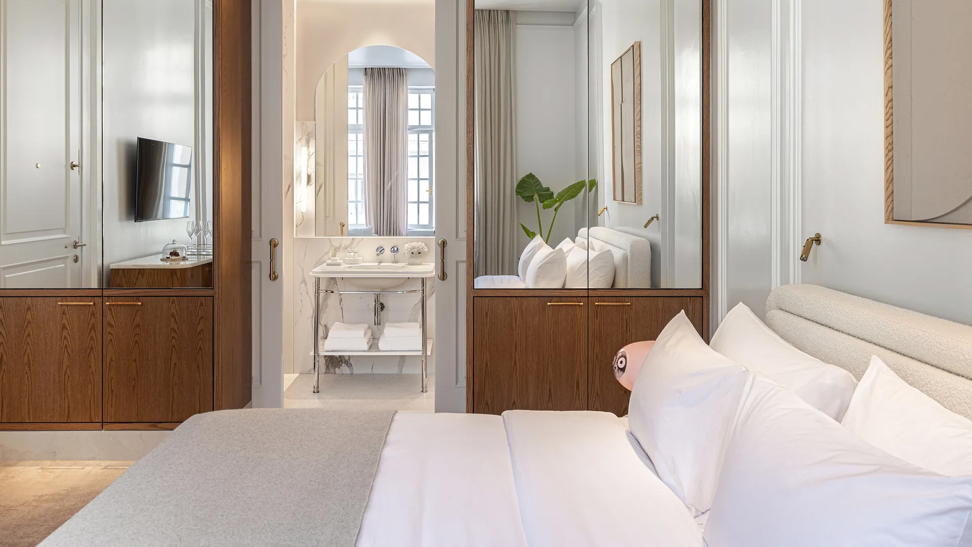 THE DOLLI AT ACROPOLIS A HOTEL TO LIVE