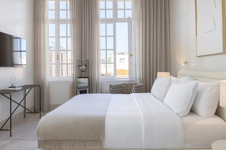 THE DOLLI AT ACROPOLIS A HOTEL TO LIVE